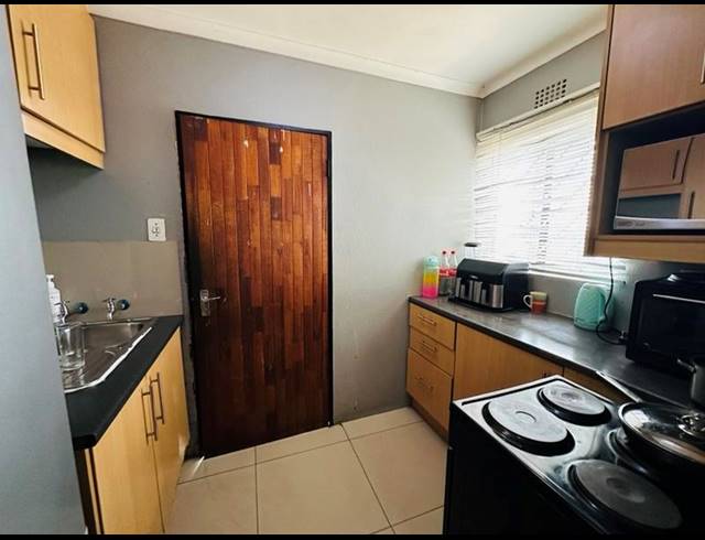 6 BEDROOM HOUSE FOR SALE IN NATURENA